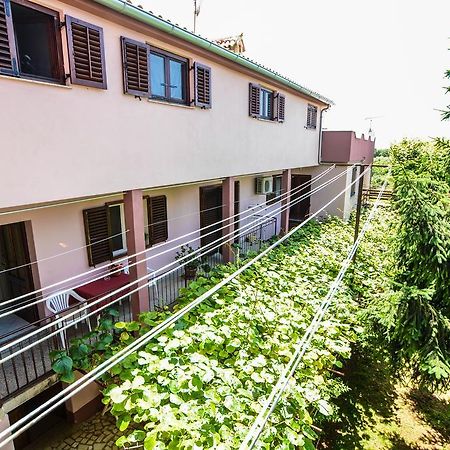 Apartments Ema Pola Esterno foto